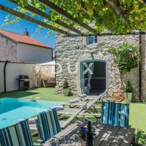 CRIKVENICA, TRIBALJ - Prekrasna kamena vila 