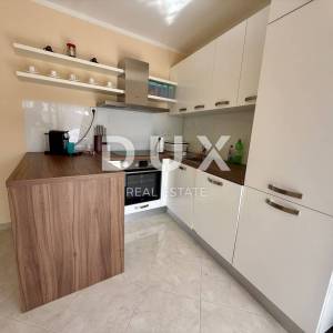 CRIKVENICA - Trosobni apartman s garažom!