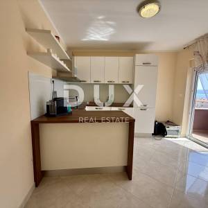 CRIKVENICA - Trosobni apartman s garažom!