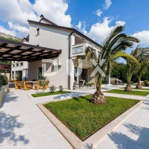 CRIKVENICA - vila na izuzetnoj lokaciji