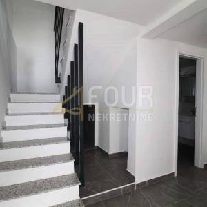 Crikveničko zaleđe, Drivenik, obnovljena kuća s bazenom, 150m2