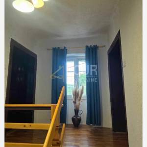 Crikveničko zaleđe, Grižane, novoadaptirana kamena starina s dvorištem