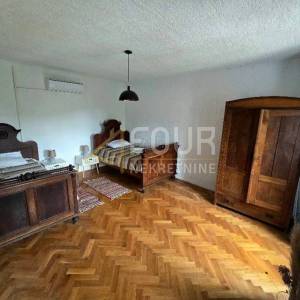 Crikveničko zaleđe, Grižane, novoadaptirana kamena starina s dvorištem
