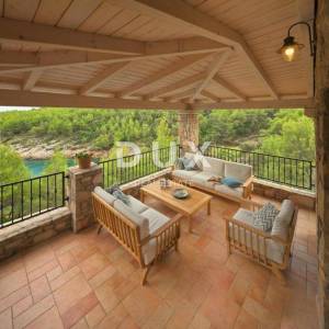 DALMACIJA, HVAR - Kamena vila na osami s bazenom i okućnicom
