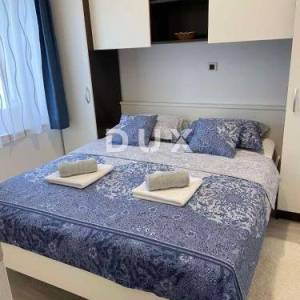 DALMACIJA, KARLOBAG - kuća za odmor, prvi red do mora