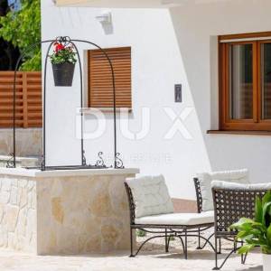 DALMACIJA , KAŠTELA Luksuzna vila s pogledom na more