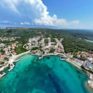 DALMACIJA, OTOK PAG - Kuća moderne arhitekture s bazenom 50 metara od mora