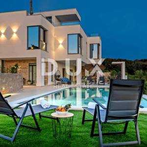 DALMACIJA, OTOK PAG - Kuća moderne arhitekture s bazenom 50 metara od mora