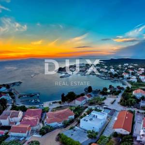 DALMACIJA, OTOK PAG - Kuća moderne arhitekture s bazenom 50 metara od mora