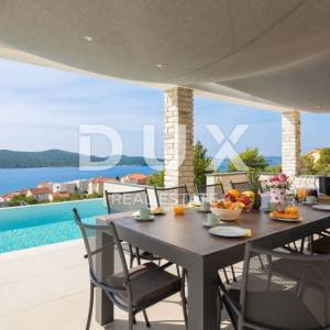 DALMACIJA, ŠIBENIK - Luksuzna villa sa bazenom nogometnim igralištem i saunom