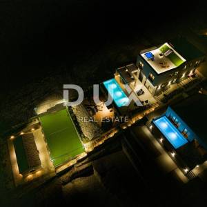 DALMACIJA, ŠIBENIK - Luksuzna villa sa bazenom nogometnim igralištem i saunom