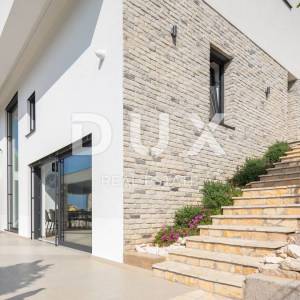 DALMACIJA, ŠIBENIK - Luksuzna villa sa bazenom nogometnim igralištem i saunom
