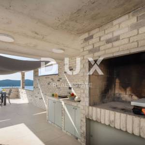 DALMACIJA, ŠIBENIK - Luksuzna villa sa bazenom nogometnim igralištem i saunom