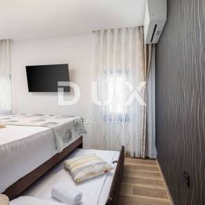 DALMACIJA, ŠIBENIK - Luksuzna villa sa bazenom nogometnim igralištem i saunom
