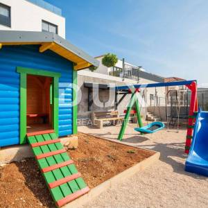 DALMACIJA, ŠIBENIK - Luksuzna villa sa bazenom nogometnim igralištem i saunom