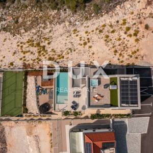 DALMACIJA, ŠIBENIK - Luksuzna villa sa bazenom nogometnim igralištem i saunom
