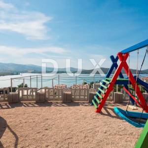 DALMACIJA, ŠIBENIK - Luksuzna villa sa bazenom nogometnim igralištem i saunom