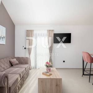 DALMACIJA, ŠIBENIK - Luksuzna villa sa bazenom nogometnim igralištem i saunom