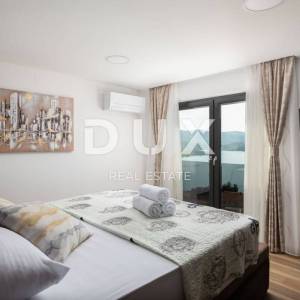 DALMACIJA, ŠIBENIK - Luksuzna villa sa bazenom nogometnim igralištem i saunom