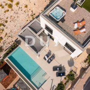 DALMACIJA, ŠIBENIK - Luksuzna villa sa bazenom nogometnim igralištem i saunom