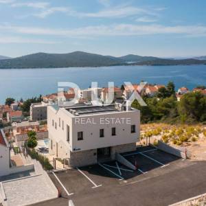 DALMACIJA, ŠIBENIK - Luksuzna villa sa bazenom nogometnim igralištem i saunom