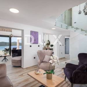 DALMACIJA, ŠIBENIK - Luksuzna villa sa bazenom nogometnim igralištem i saunom