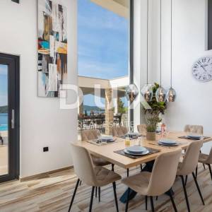 DALMACIJA, ŠIBENIK - Luksuzna villa sa bazenom nogometnim igralištem i saunom