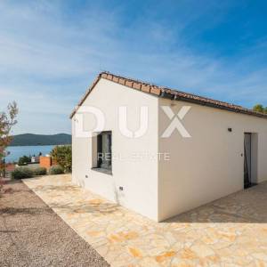 DALMACIJA, ŠIBENIK - Luksuzna villa sa bazenom nogometnim igralištem i saunom