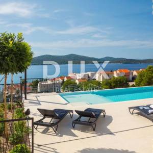 DALMACIJA, ŠIBENIK - Luksuzna villa sa bazenom nogometnim igralištem i saunom
