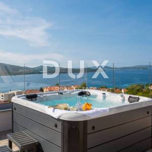DALMACIJA, ŠIBENIK - Luksuzna villa sa bazenom nogometnim igralištem i saunom