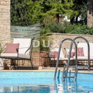 DALMACIJA, TISNO - Boutique hotel prvi red do mora