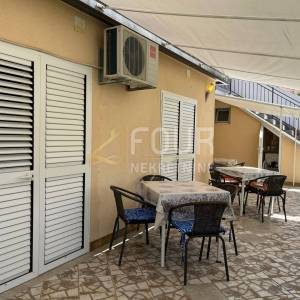 Dalmacija, Tribunj, 1s+db, 104m2, terasa