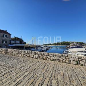 Dalmacija, Tribunj, 1s+db, 104m2, terasa