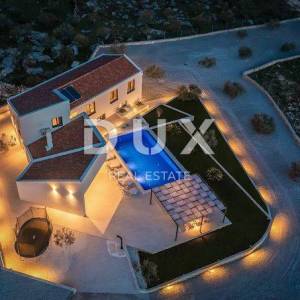 DALMACIJA, TROGIR - Luksuzna vila s bazenom