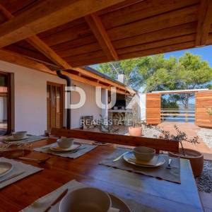 DALMACIJA, TROGIR - Privatna oaza uz plažu