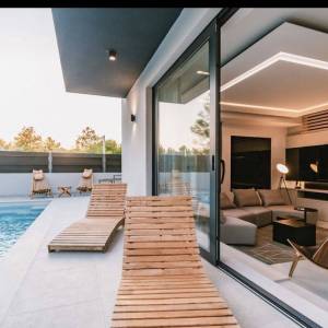 DALMACIJA, VODICE – Arhitektonsko remek djelo samo 350m od mora