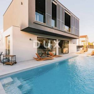 DALMACIJA, VODICE – Arhitektonsko remek djelo samo 350m od mora