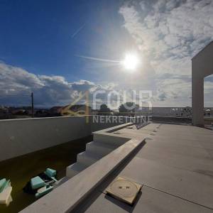 Dalmacija, Vodice, moderna novogradnja s bazenom