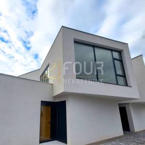 Dalmacija, Vodice, moderna novogradnja s bazenom