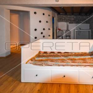 Dalmatinska kamena kuća u centru Jelse na otoku Hvaru, 154 m2