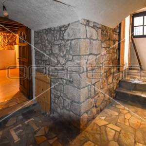 Dalmatinska kamena kuća u centru Jelse na otoku Hvaru, 154 m2