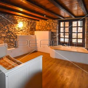 Dalmatinska kamena kuća u centru Jelse na otoku Hvaru, 154 m2