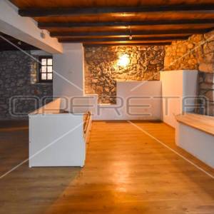Dalmatinska kamena kuća u centru Jelse na otoku Hvaru, 154 m2