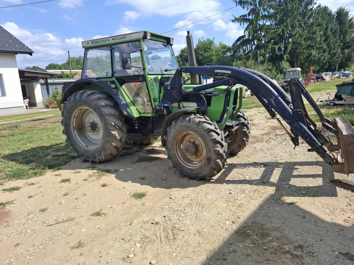 DEUTZ DX86 sa prednjim utovarivačem