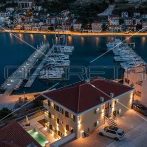 Dizajnerska vila 1. red do mora, 407 m2, Marina kraj Trogira                    