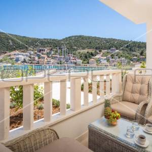Dizajnerska vila 1. red do mora, 407 m2, Marina kraj Trogira                    
