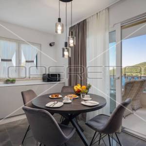 Dizajnerska vila 1. red do mora, 407 m2, Marina kraj Trogira                    