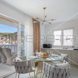 Dizajnerska vila 1. red do mora, 407 m2, Marina kraj Trogira                    