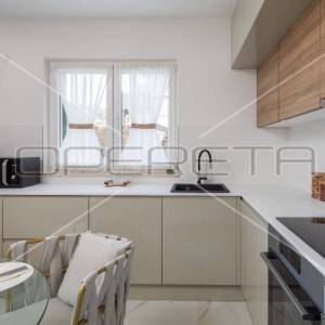 Dizajnerska vila 1. red do mora, 407 m2, Marina kraj Trogira                    