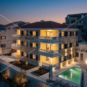 Dizajnerska vila 1. red do mora, 407 m2, Marina kraj Trogira                    